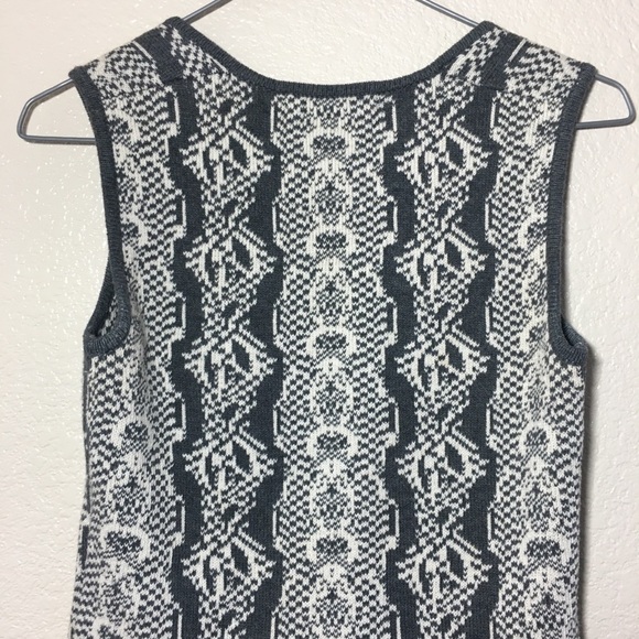 CAbi Peplum Shell Sweater Tank- XS - Picture 6 of 6